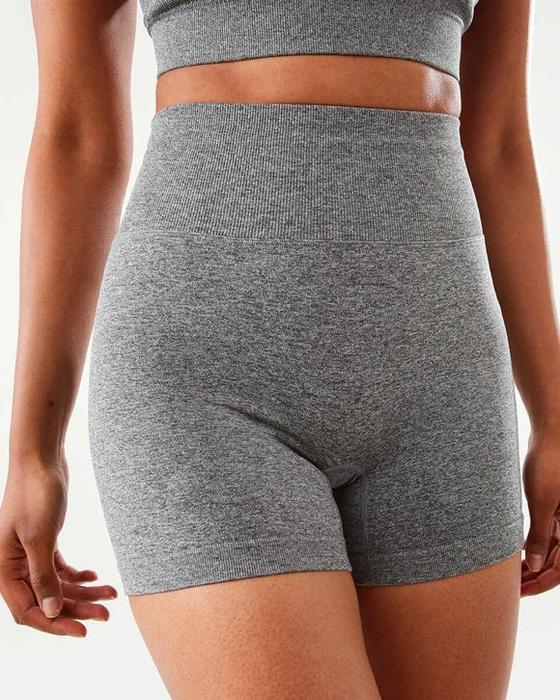Short à bande pour les jeunes femmes actives