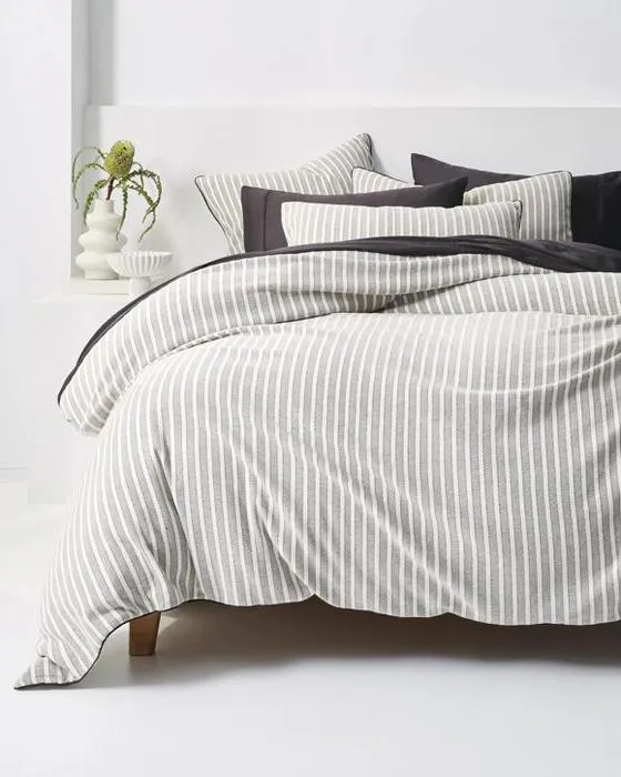 Cible Ryan Ensemble de couverture de matelas de coton rayé texturé - King Bed - Noir