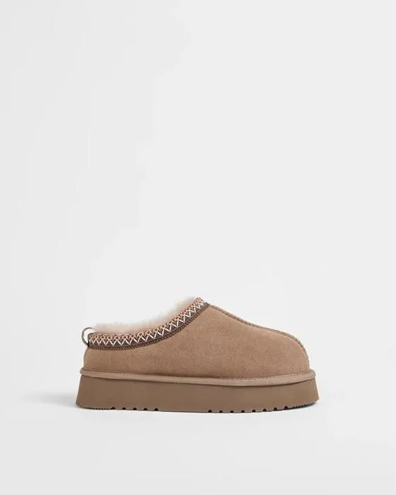 Boots et chaussons de design australiens Boots et chaussons de design australien Cuir et tapis de peau de mouton