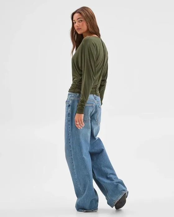 Lily aime les Jeans à la jambe denim à la mi-saison