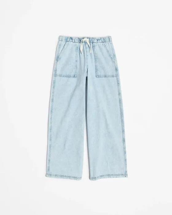 Tirer sur les pantalons de denim à la jambe large cible