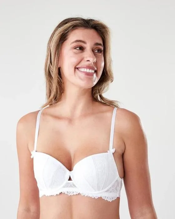 Soutien-gorge de mise en place de la dentelle satinée coordonnée